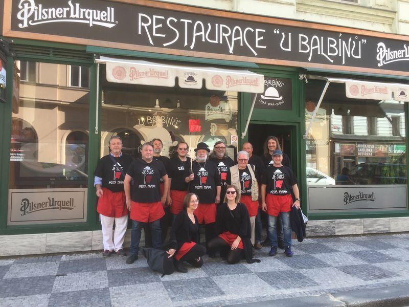 Pochod rudých trenýrek (2018) – start před restaurací U Balbínů